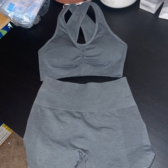 Alphalete amplify sports bra in titanium - Picture 1 of 13